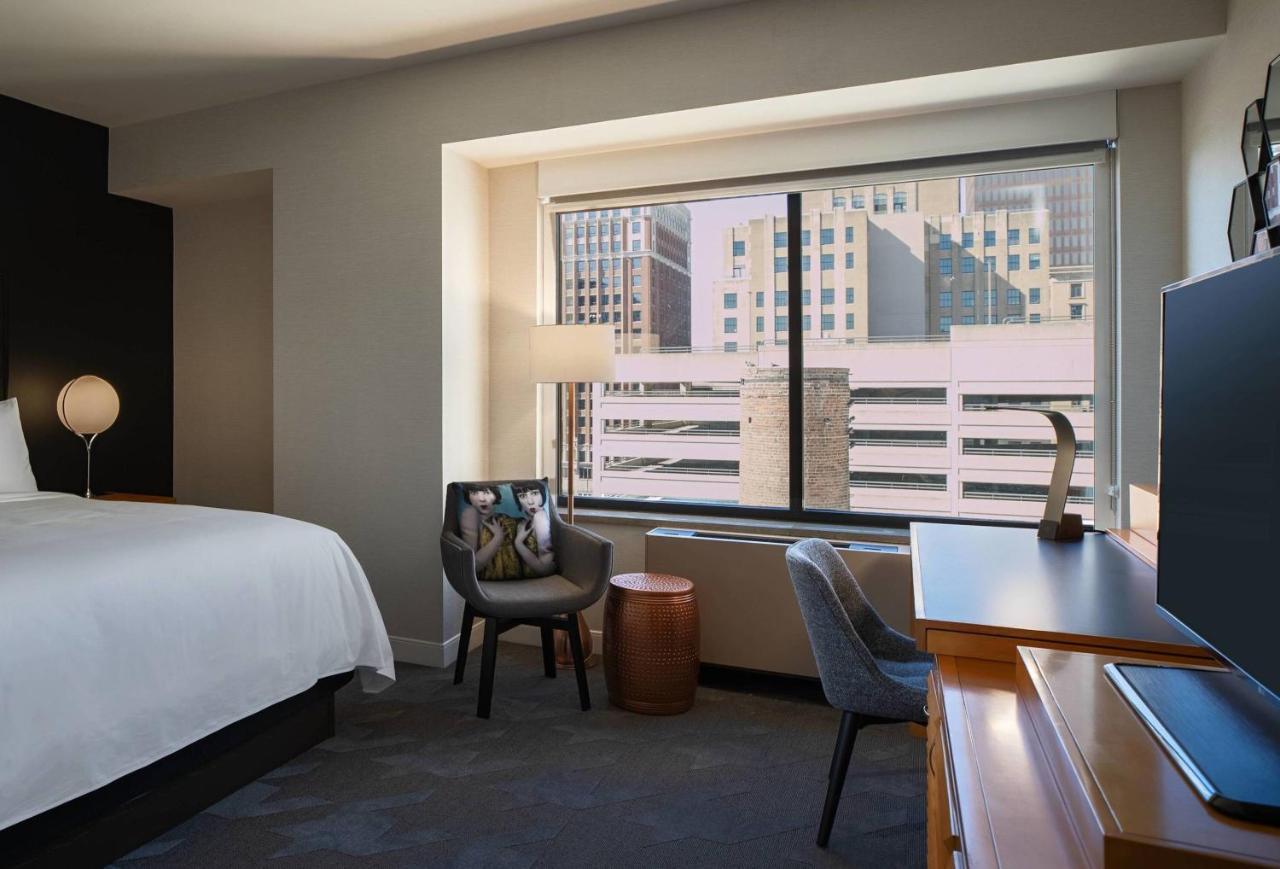 Renaissance Des Moines Savery Hotel Exterior photo