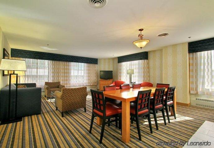 Renaissance Des Moines Savery Hotel Room photo