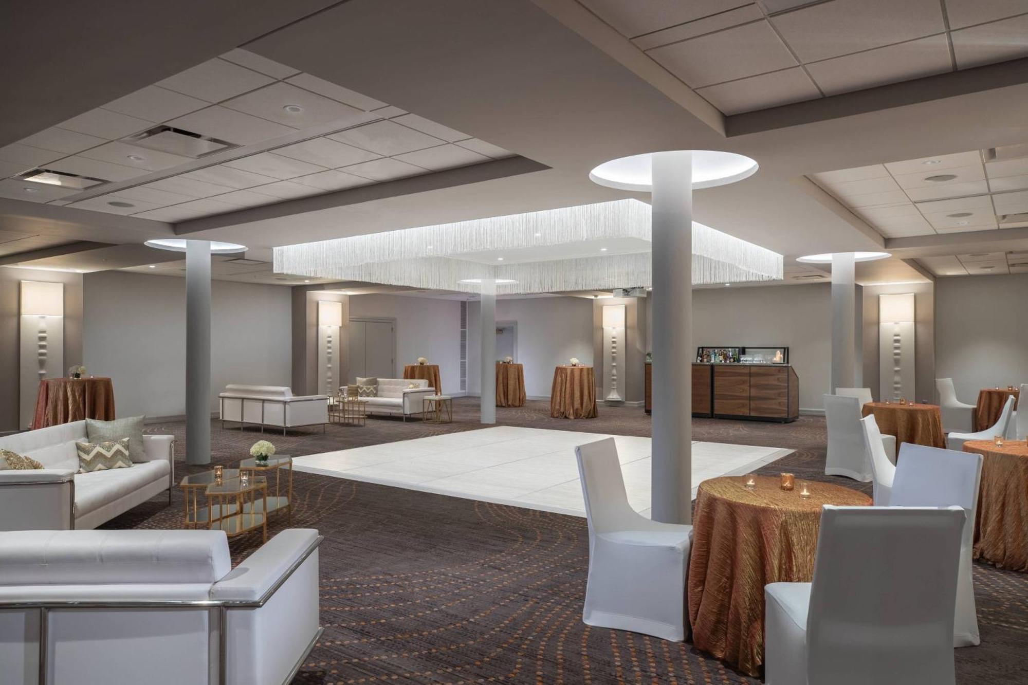 Renaissance Des Moines Savery Hotel Exterior photo