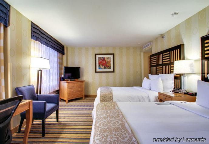Renaissance Des Moines Savery Hotel Room photo